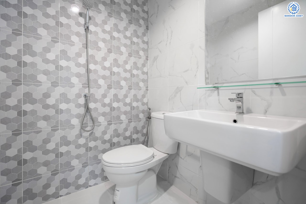 บ้านมือสองตกแต่งใหม่ ม.ซิกเนเจอร์ กัลปพฤกษ์ พร้อมสิ่งอำนวยความสะดวกครบครัน หลังใหญ่ 3 ชั้น บนเนื้อที่ 17 ตร.ว. พื้นที่ใช้สอย 140.5 ตร.ม. ฟังก์ชัน พร้อม 3 ห้องนอน 3 ห้องน้ำ จอดรถได้ 1 คัน บนทำเลคุณภาพติดถนนกัลปพฤกษ์ ตอบโจทย์ทุกการเดินทาง ใกล้รถไฟฟ้า " สถานีหลักสอง "